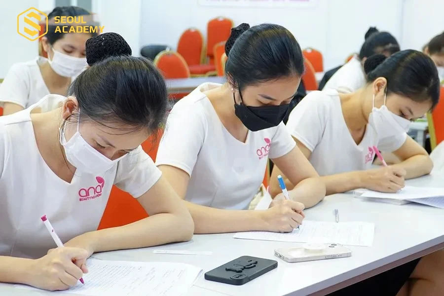 Ana Beauty Academy với lớp học lý thuyết