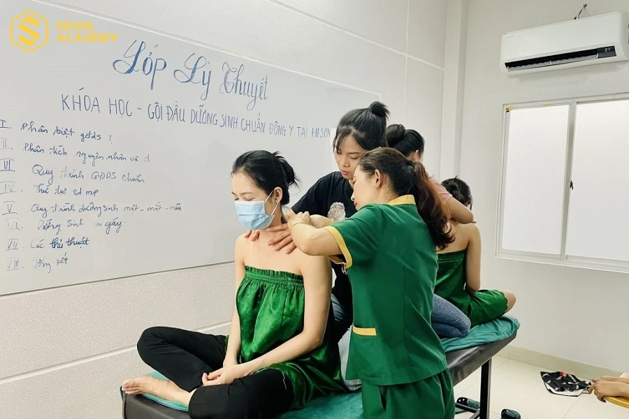 Học gội đầu dưỡng sinh online học viên cũng sẽ được đào tạo các kiến thức lý thuyết và thực hành Học gội đầu dưỡng sinh online học viên cũng sẽ được đào tạo các kiến thức lý thuyết và thực hành