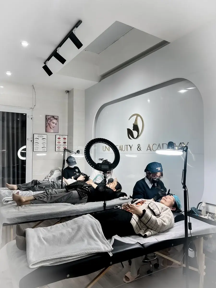 Học viên tại Uni Beauty & Academy được đào tạo cho học viên các kỹ thuật phun xăm chuyên nghiệp và hiện đại