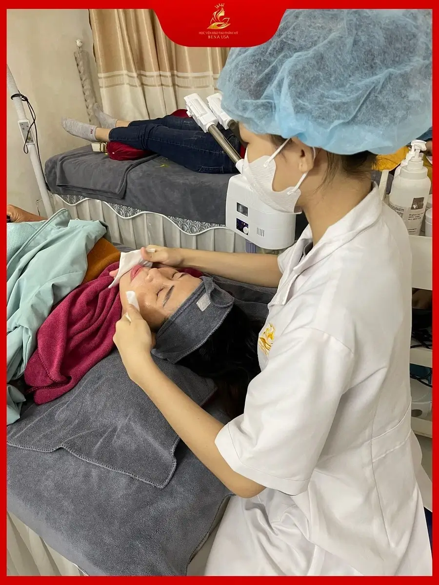 Bena USA Academy có hệ thống cơ sở vật chất hiện đại, trang bị đầy đủ dụng cụ học tập