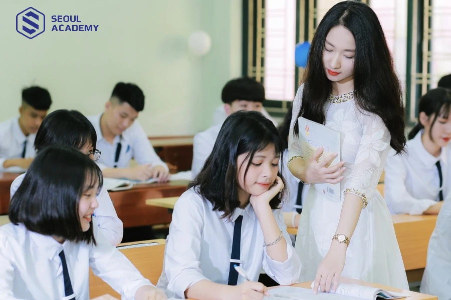 Việc học được chia ra thành khối Tự nhiên và Xã hội