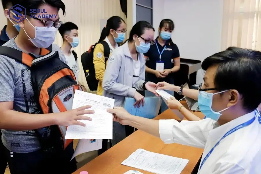 Mọi người có thể nộp hồ sơ xét học bạ cho nhiều trường