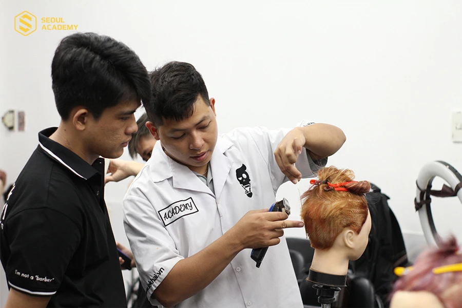 Khóa học cắt tóc nam được thiết kế phù hợp với nhiều đối tượng học viên khác nhau