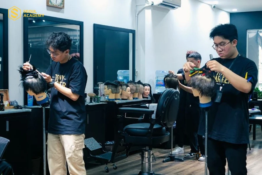 Học viên còn được trang bị những kỹ năng mềm cần thiết phục vụ cho công việc