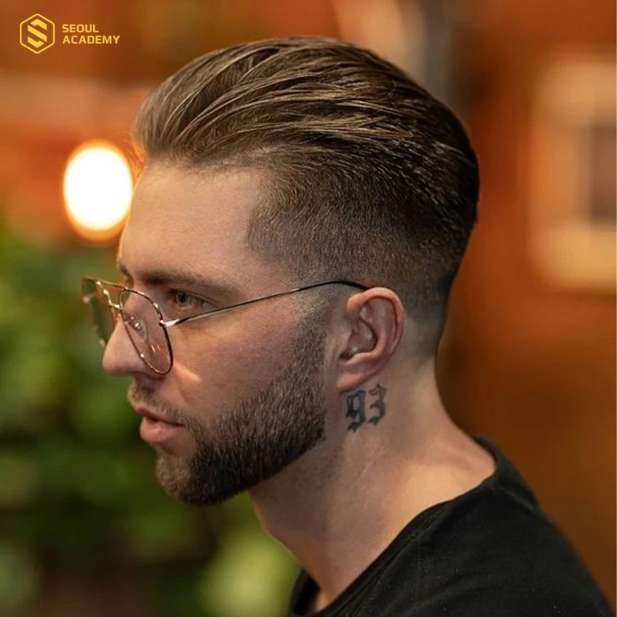 Tóc Slicked Back giúp khuôn mặt thêm hài hòa và cân đối