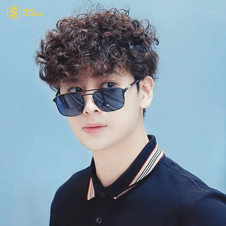 Tóc uốn xoăn giúp cân đối tỷ lệ khuôn mặt