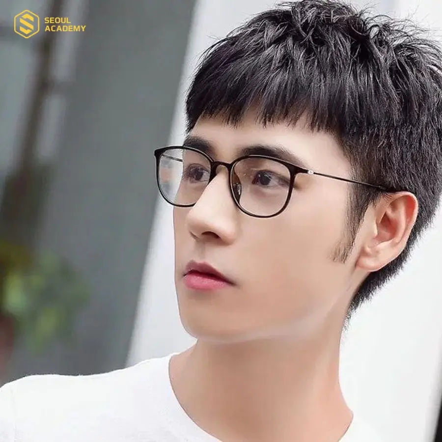 Kiểu tóc Moi cho nam giới mặt dài đeo kính