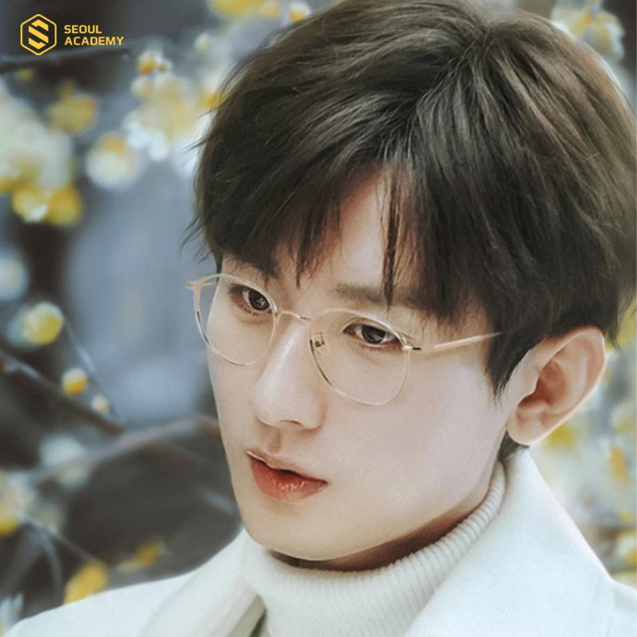 Layer ngắn là lựa chọn lý tưởng cho nam mặt dài đeo kính