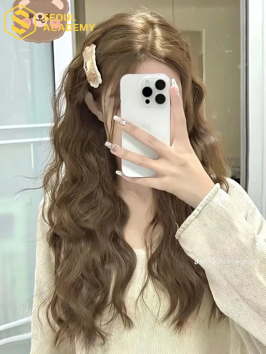 Màu tóc nâu lạnh mang đến vẻ đẹp thanh lịch, phù hợp với làn da phụ nữ Á Đông