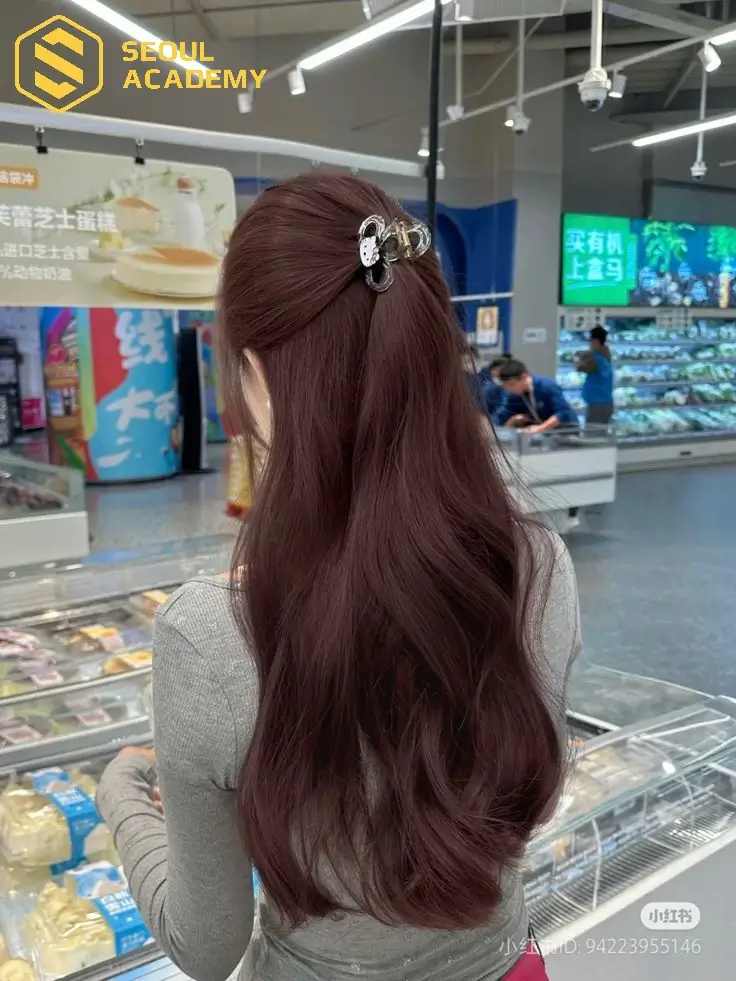 Màu tóc nâu socola ngọt ngào, mang vẻ đẹp chuẩn mực không bao giờ lỗi mốt