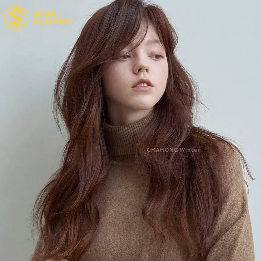 Màu nâu hạt dẻ truyền thống là lựa chọn giúp hack tuooir và tôn làn da trắng sáng hiệu quả