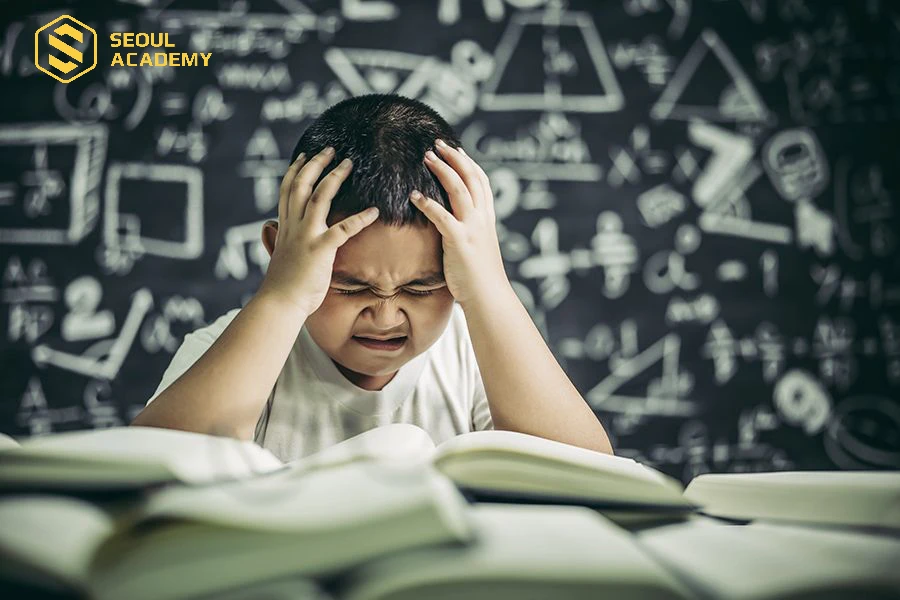 Áp lực học tập khiến tâm trạng bất ổn