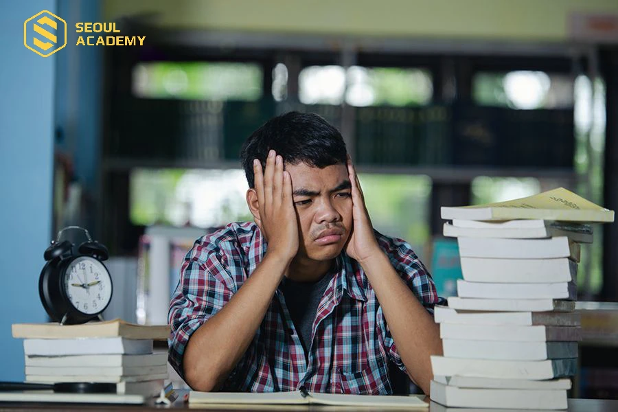 Học sinh nên giảm tải khối lượng môn học khi cảm thấy mệt mỏi