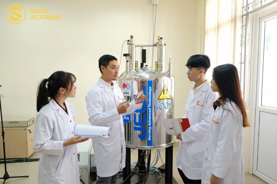 Học Hoá mỹ phẩm tại trường Đại học Bách Khoa