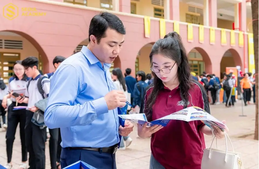 Lựa chọn trường phù hợp cần cân nhắc dựa trên nhiều yếu tố