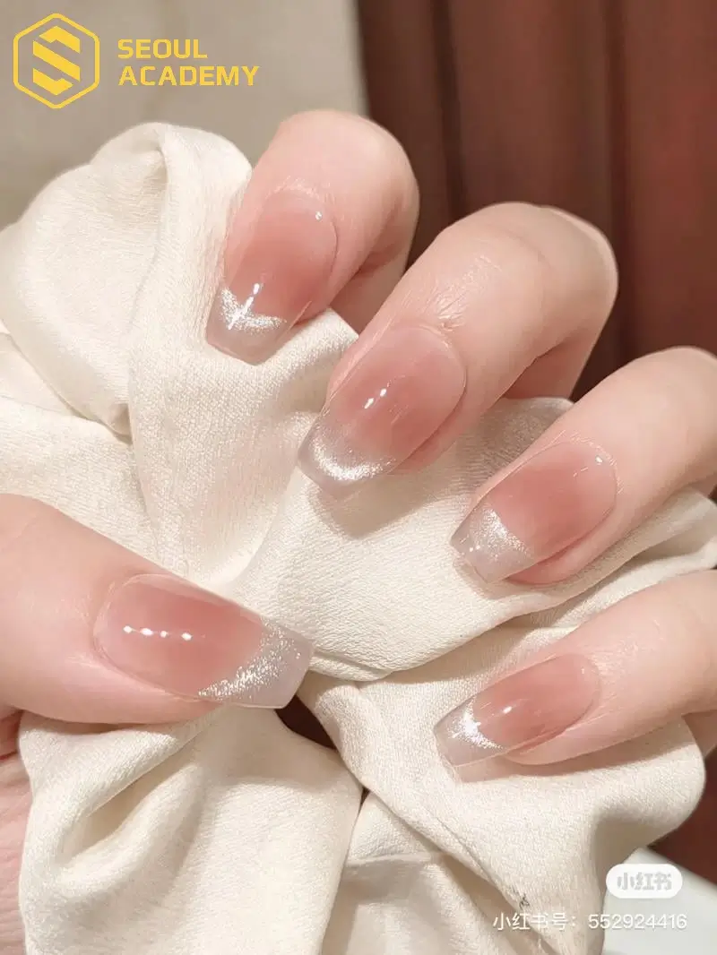 Các kỹ thuật làm móng cũng cần tuân thủ theo đúng tiêu chuẩn để đảm bảo tính thẩm mỹ và an toàn cho tay khách hàng