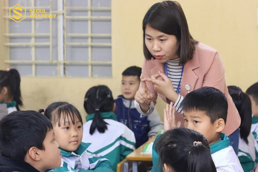 Giáo viên xăm mình là một hình ảnh không đẹp - nằm trong những ngành nghề không được xăm hình