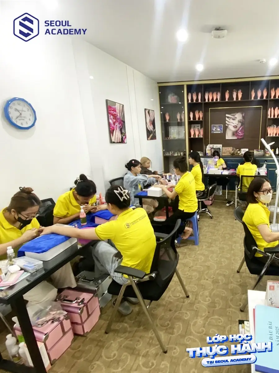 Giảng viên khoá Nail - Chăm sóc vẽ móng có chuyên môn dày dặn