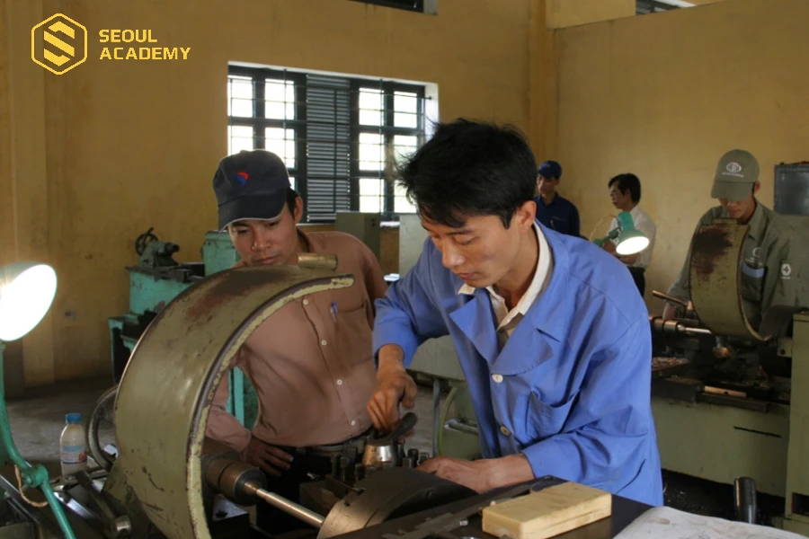 Học nghề được nhiều bạn trẻ lựa chọn thay vì Đại học