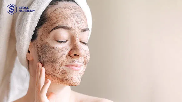 Tẩy tế bào chết là một trong những bước giúp da sáng hơn