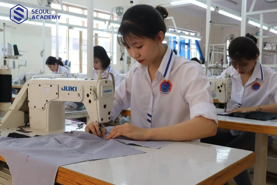 May là một trong những nghề phù hợp với người có thần số học số 10