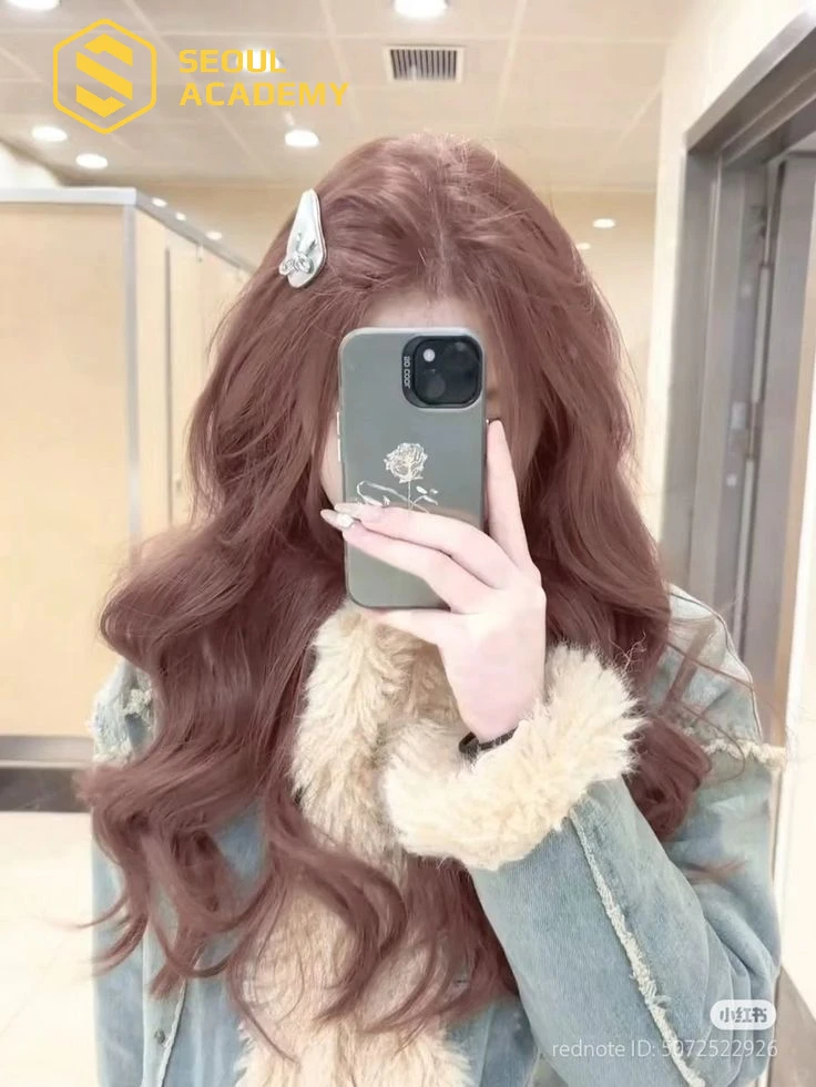 Nâu hồng đào là một màu tóc quốc dân mà ai nhuộm cũng đẹp