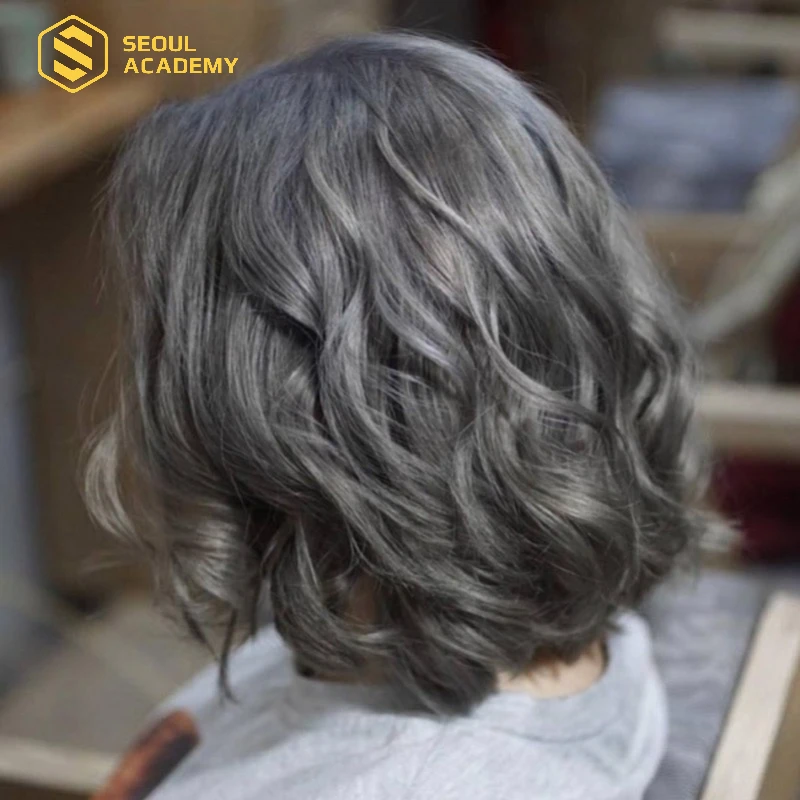 Tóc màu than chì khi kết hợp với ánh xám sẽ rất nổi bật khi ra nắng