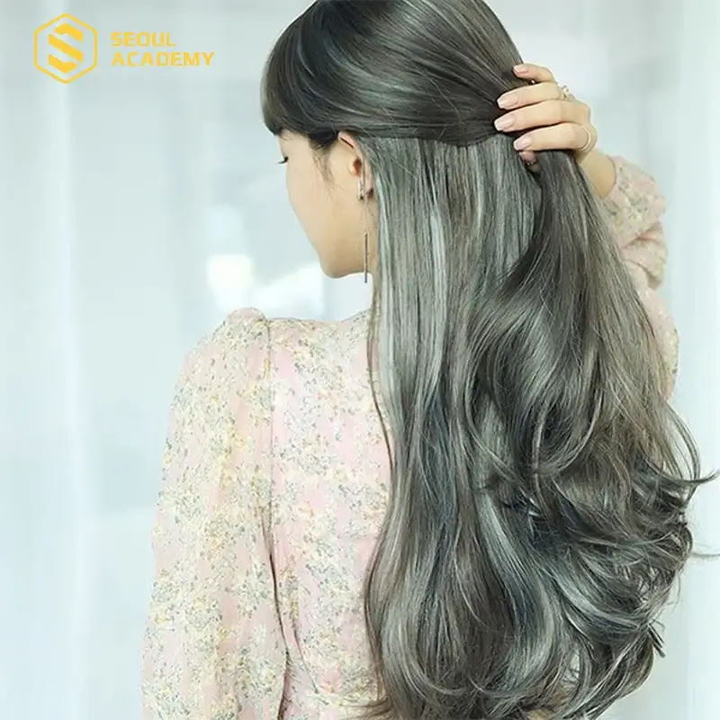 Kiểu tóc than chì xanh rêu là kiểu tóc cho các cô nàng phá cách và cá tính