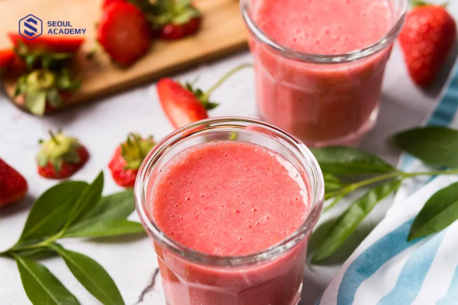 Sinh tố dâu tây là thức uống có thể uống vào buổi tối trước khi ngủ