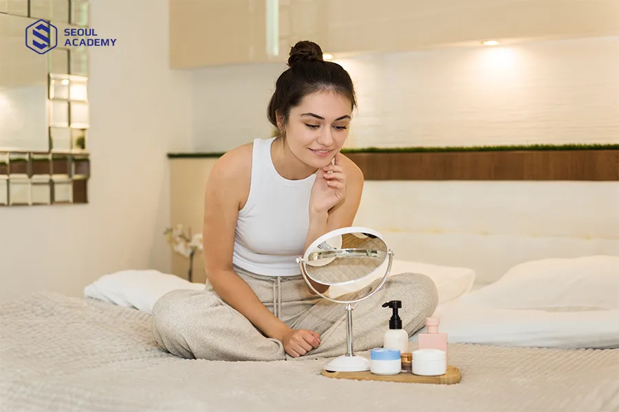 Nên kết hợp dưỡng da để sở hữu làn da đẹp, sáng trước khi đi ngủ