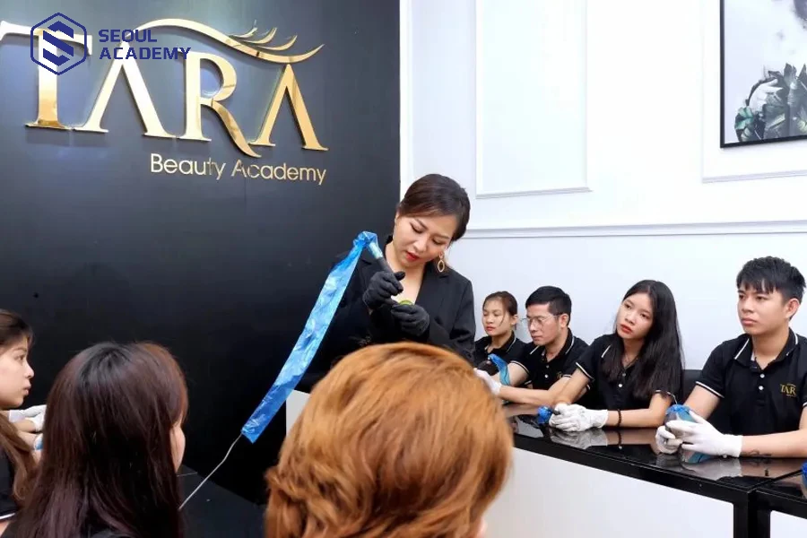 Một khóa học về phun thêu thẩm mỹ ở TARA Beauty Academy Biên Hòa