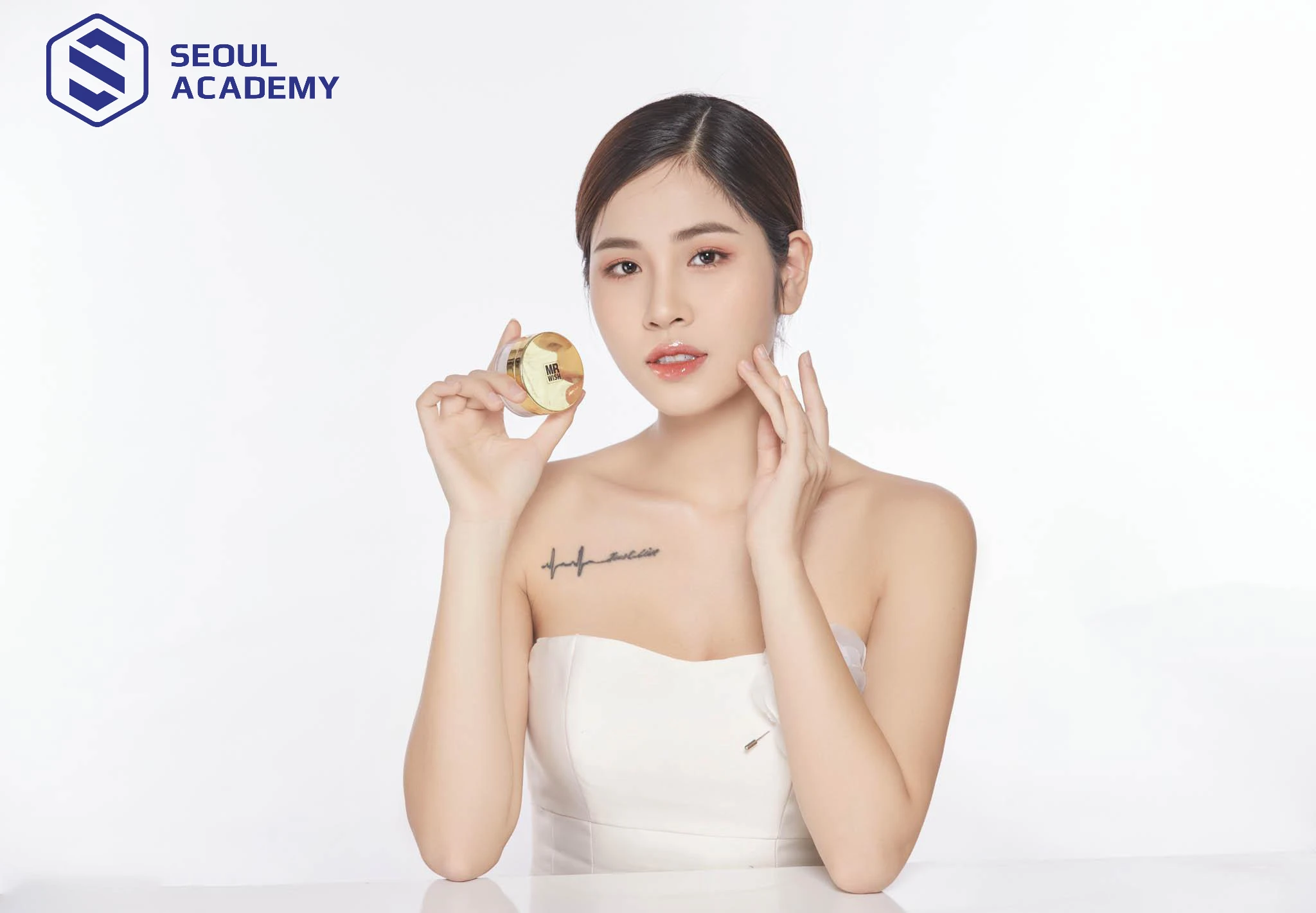 Nhu cầu tuyển mẫu ảnh thời vụ hiện nay cực lớn mở ra cơ hội kiếm thêm thu nhập cho những người có khuôn mặt sáng