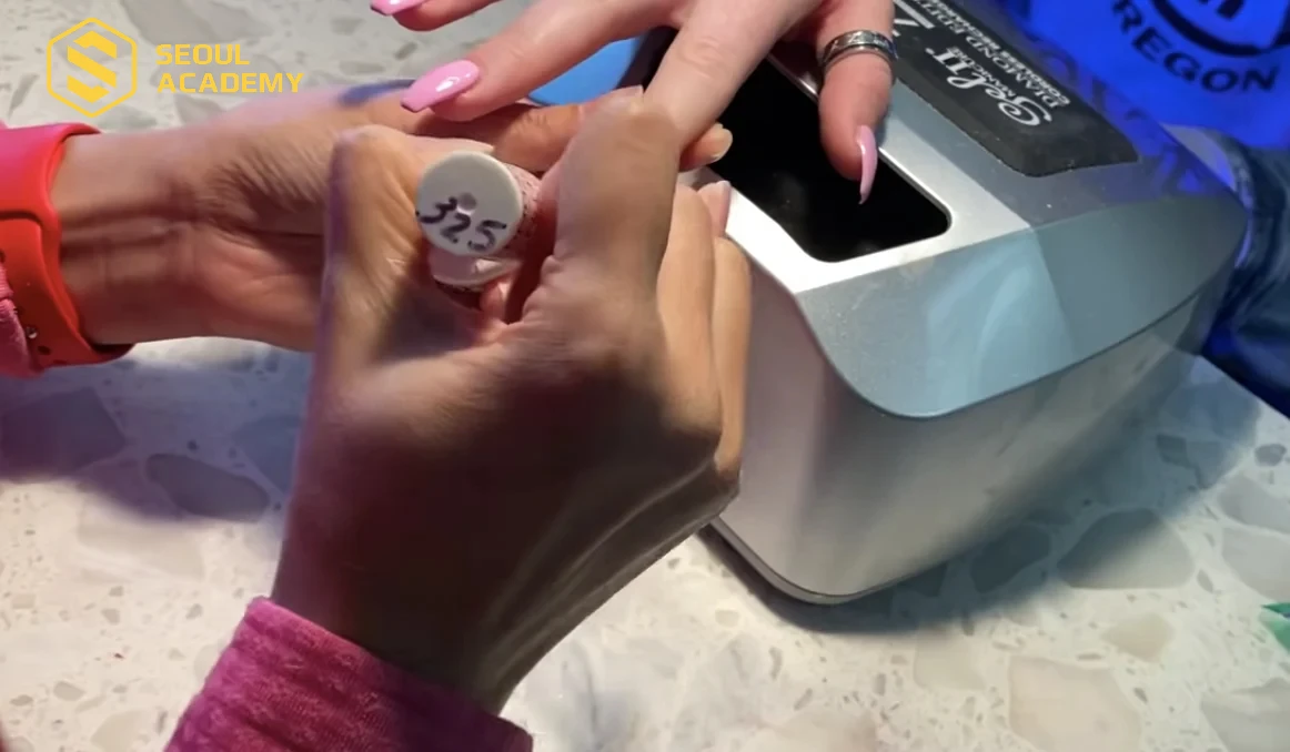 Làm nghề nail có thu nhập sẽ giúp bạn làm chủ cuộc sống