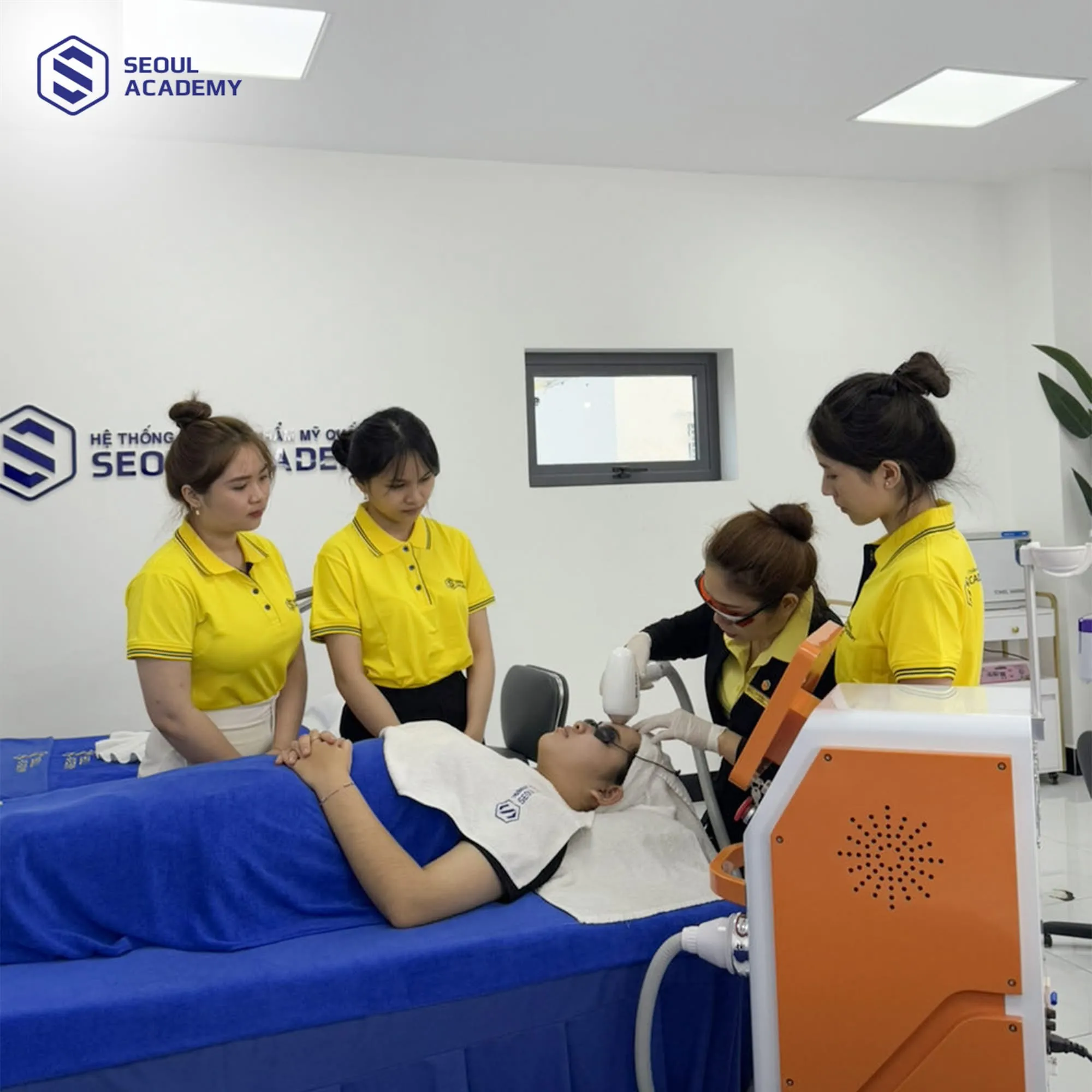 Những khóa học thẩm mỹ cung cấp kiến thức và kỹ năng cho học viên trong lĩnh vực làm đẹp