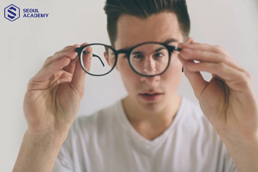 Thường xuyên cho mắt được nghỉ ngơi sau khoảng thời gian học căng thẳng