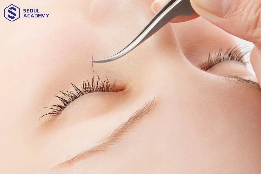 Bị cận vẫn có thể học nghề nối mi nếu đam mê và thỏa mãn các điều kiện