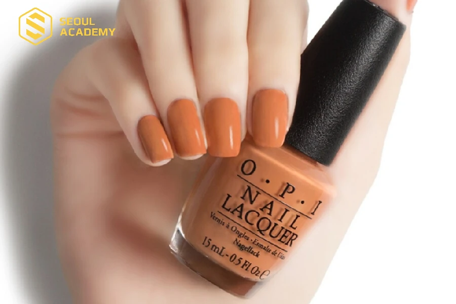 Sơn móng tay dạng nước thông thường