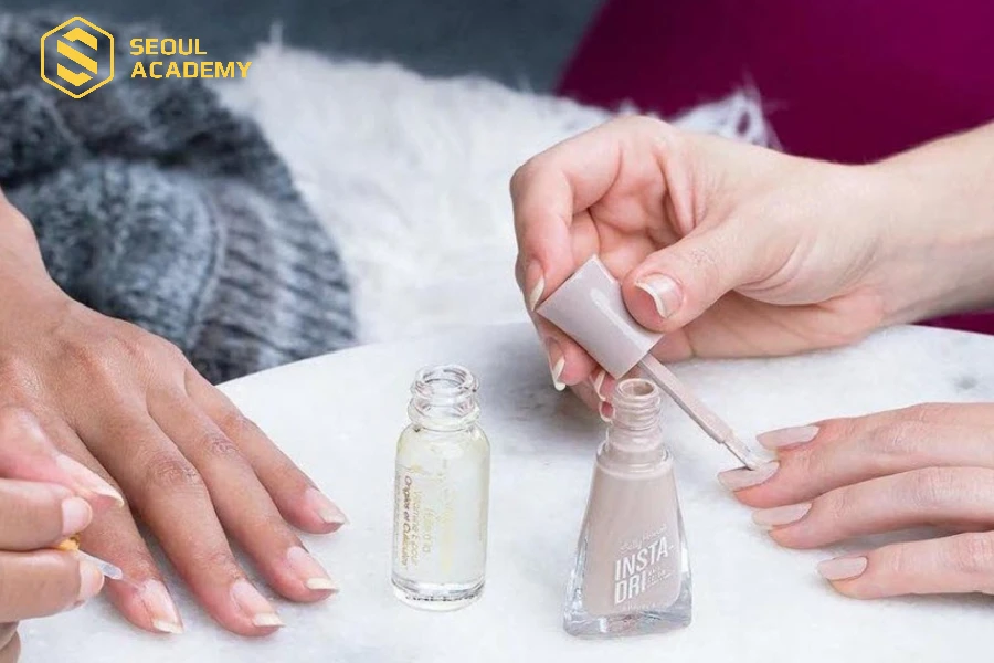 Các bước sơn móng tay bằng sơn nước thông thường