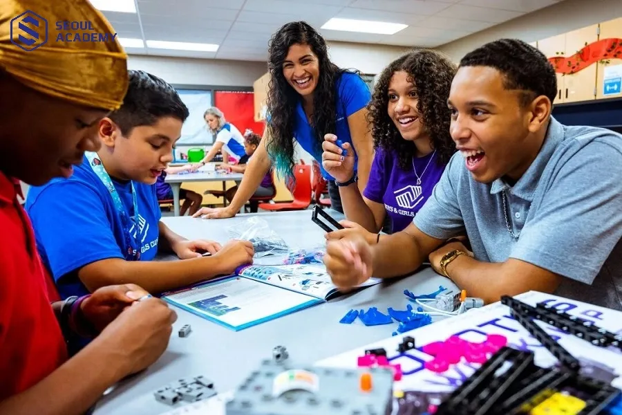 Các khóa học kỹ năng mềm tập trung vào phát triển các kỹ năng quan trọng giúp bạn tự tin hơn