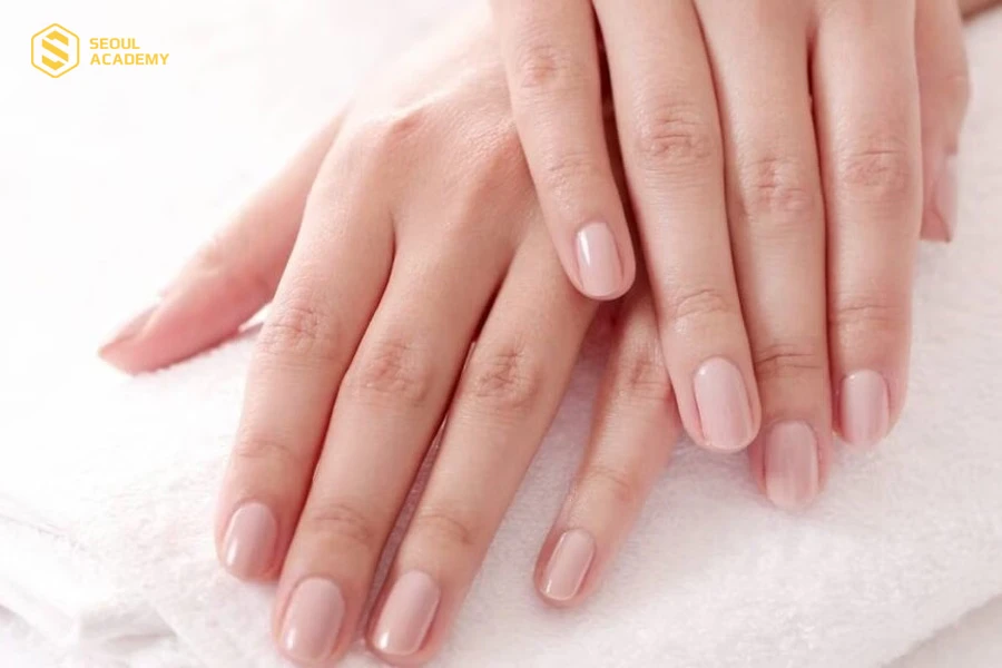 Chăm sóc móng tay sau khi làm nail giúp móng được chắc khỏe, bền đẹp
