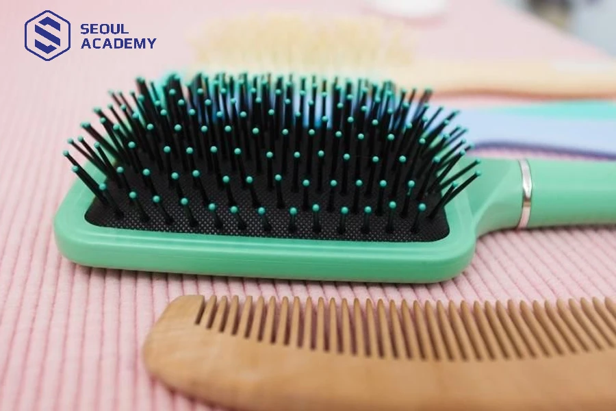 Chải tóc bằng lược răng thưa