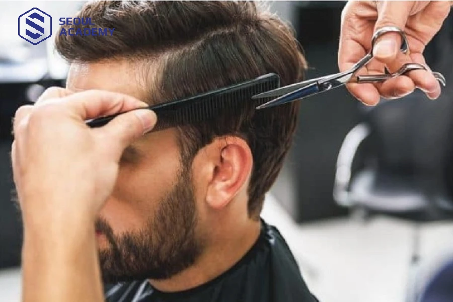 Cắt tỉa tóc đều đặn để giữ nếp dễ dàng hơn