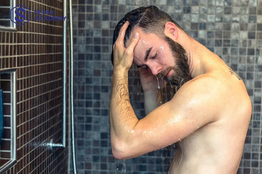 Gội đầu ngay sau khi ngủ dậy sẽ giúp tóc loại bỏ dầu nhờn, bụi vải