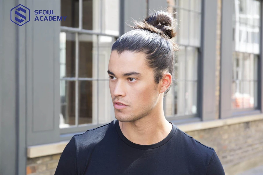 Búi tóc cố định trên đỉnh đầu khi ngủ sẽ giúp nếp tóc giữ tốt hơn