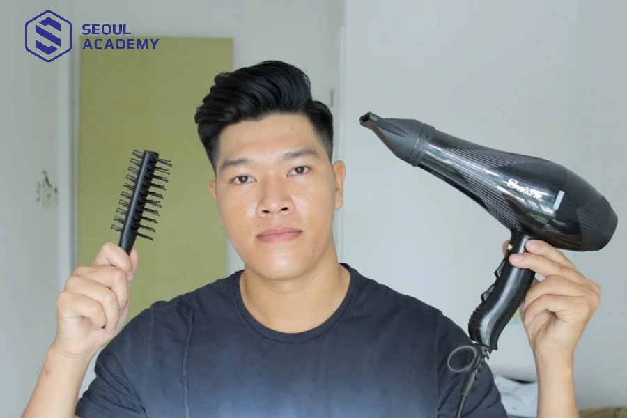Sấy tóc bằng máy sấy cần đúng kỹ thuật