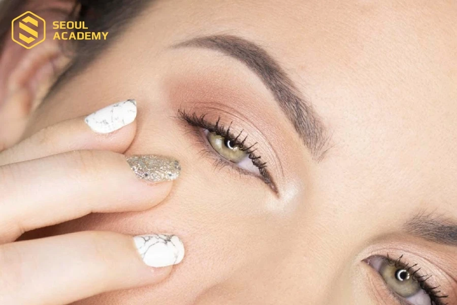 Chớp mắt nên luyện tập thường xuyên