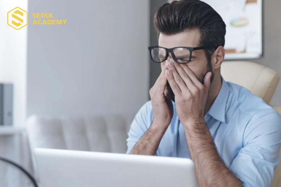 Sau thời gian làm việc nên để mắt nghỉ ngơi