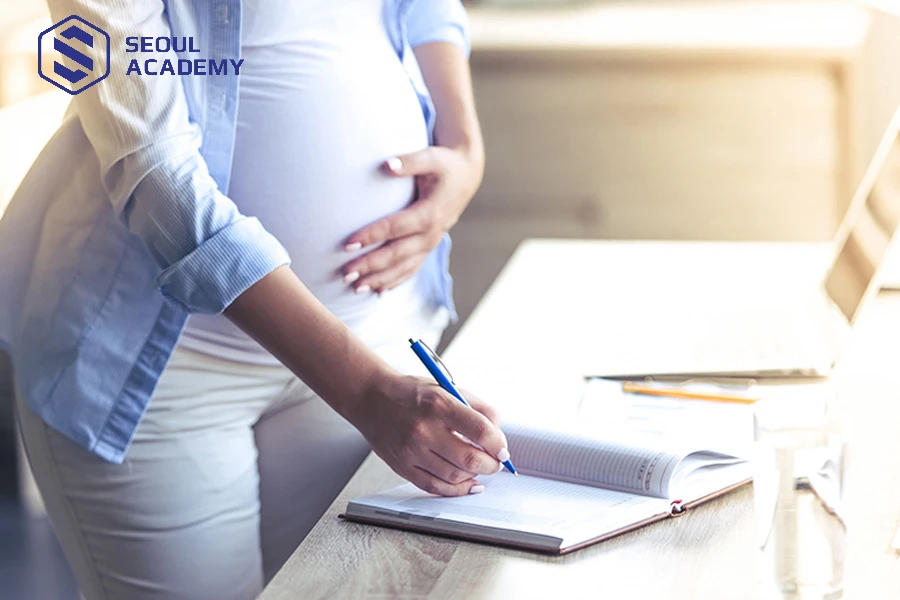 Các mẹ hãy cân nhắc trước khi quyết định học nối mi khi mang thai nhé