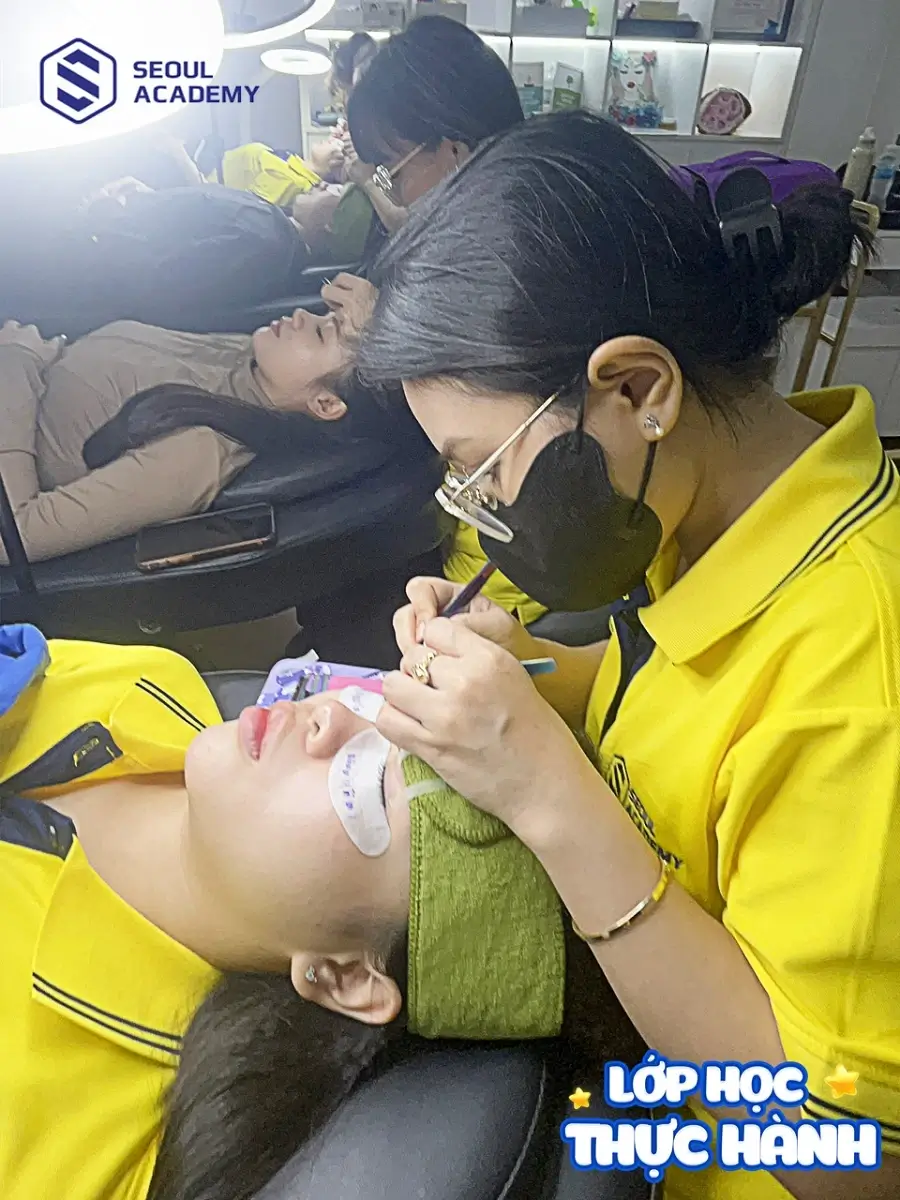 Bạn nên vừa nối mi vừa kiểm tra liên tục