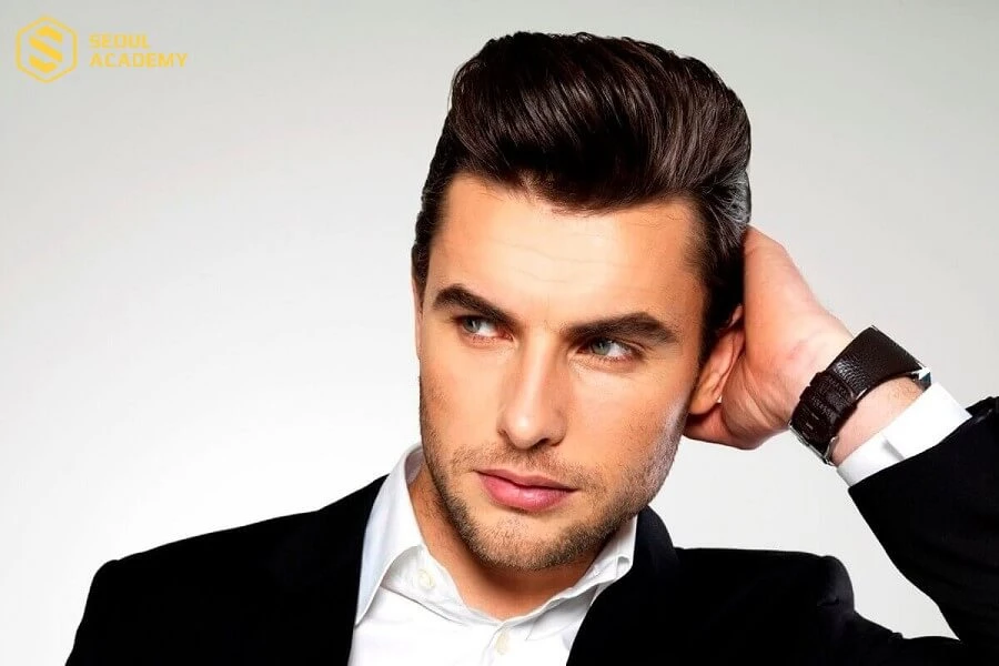 Đàn ông mày rậm và cong thường là những người có tính cách khá nghiêm khắc, có phần gia trưởng